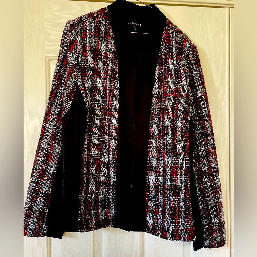 Ladies dressy blazer. Professional appearance 25” armpit to armpit. 27” length.